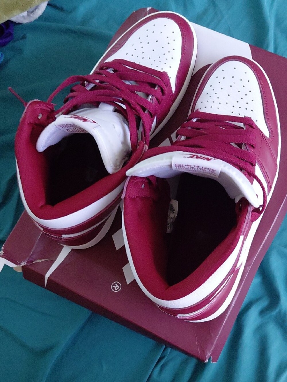 Nike Jordan 1 High Sneakers in White and Burgundy - Picture 6 of 8